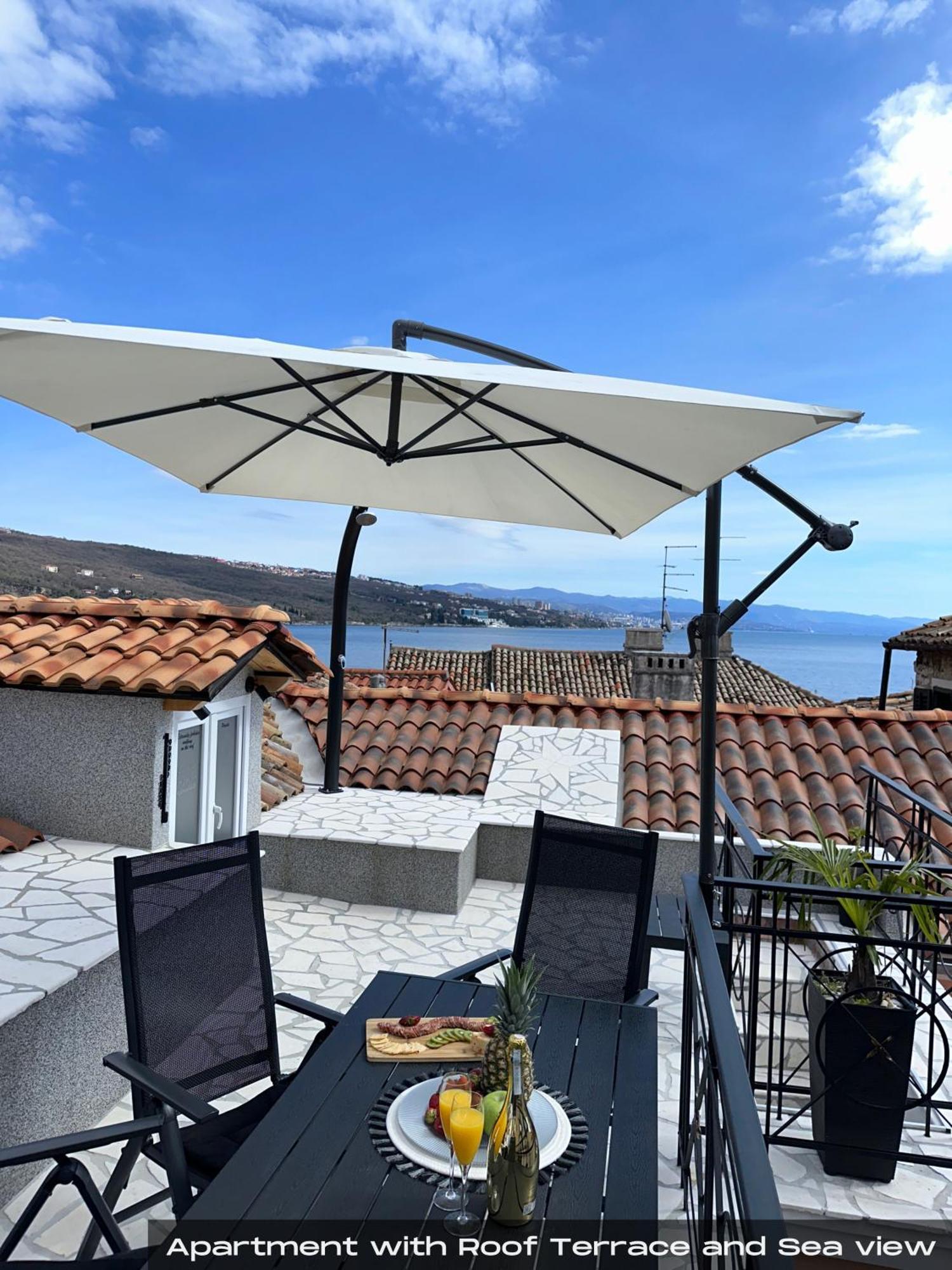 Villa Volos With Roof Terrace, Sea View, Free Private Parking โอปาติยา ภายนอก รูปภาพ