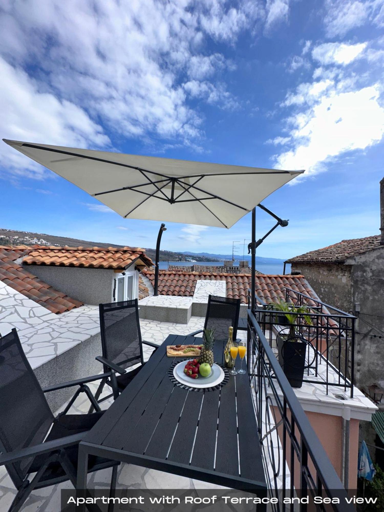 Villa Volos With Roof Terrace, Sea View, Free Private Parking โอปาติยา ภายนอก รูปภาพ