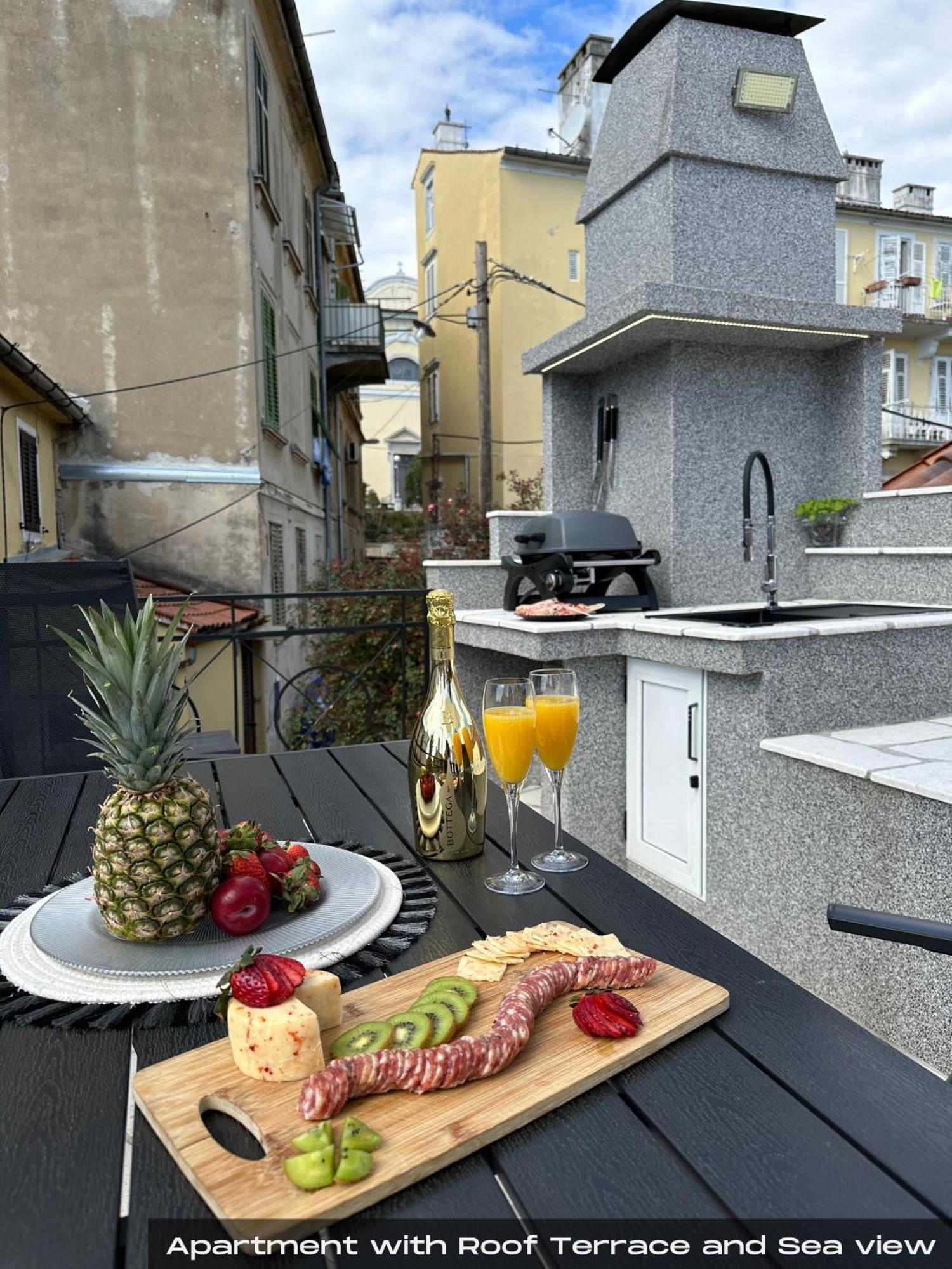 Villa Volos With Roof Terrace, Sea View, Free Private Parking โอปาติยา ภายนอก รูปภาพ