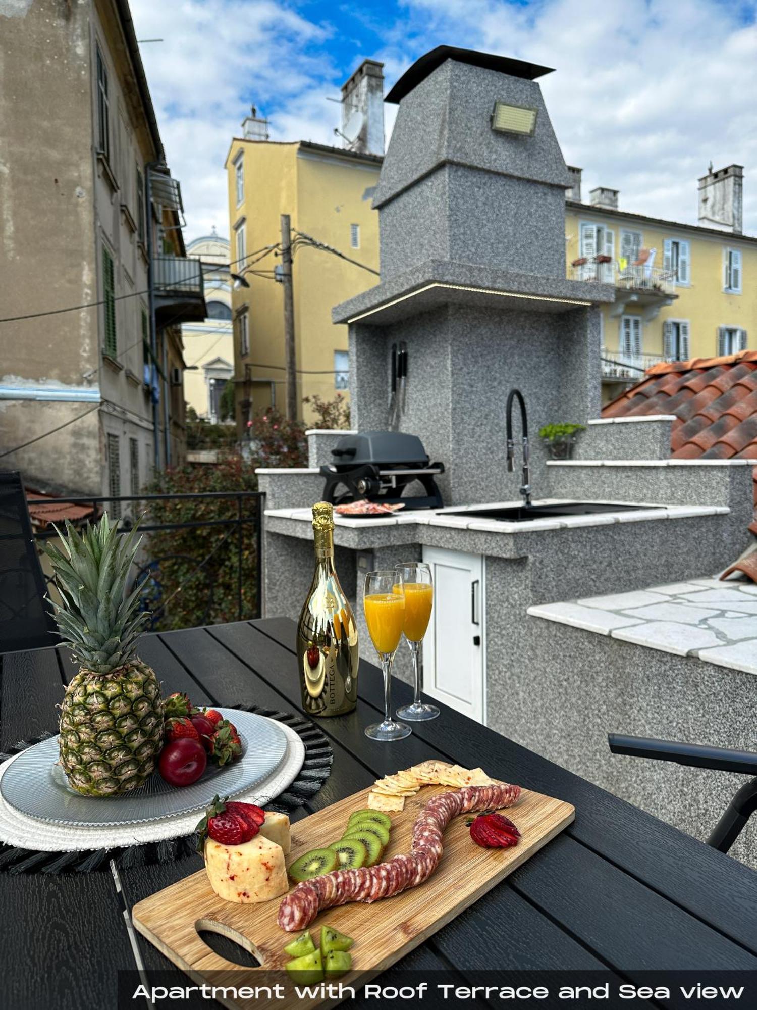 Villa Volos With Roof Terrace, Sea View, Free Private Parking โอปาติยา ภายนอก รูปภาพ