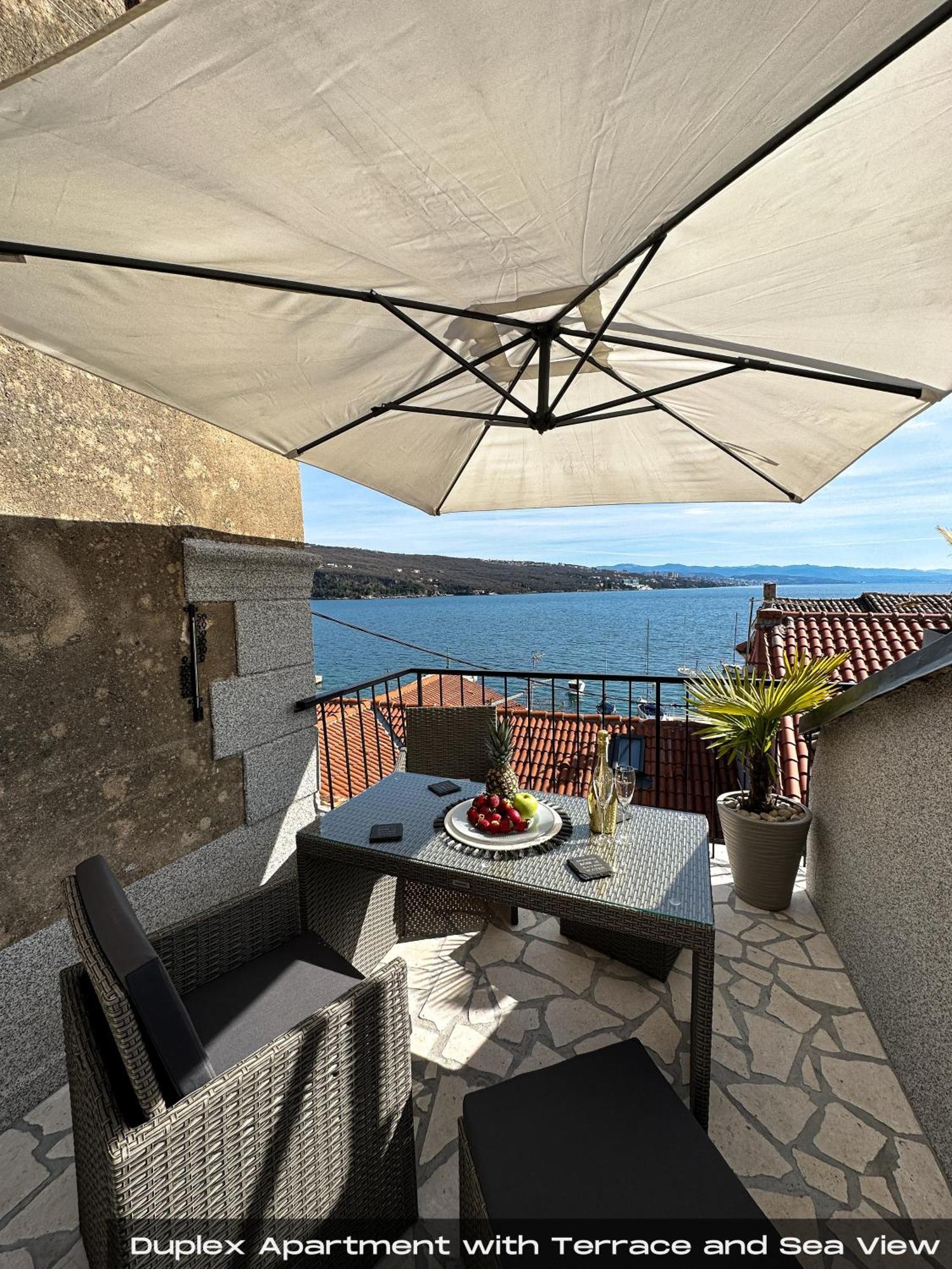 Villa Volos With Roof Terrace, Sea View, Free Private Parking โอปาติยา ภายนอก รูปภาพ