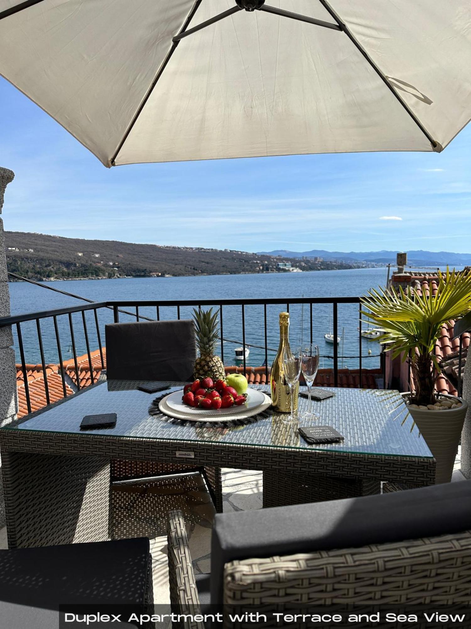 Villa Volos With Roof Terrace, Sea View, Free Private Parking โอปาติยา ภายนอก รูปภาพ